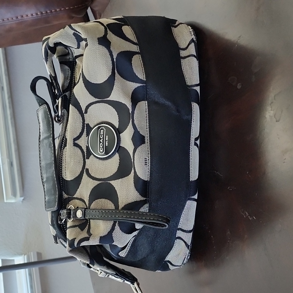 Coach Signature Hobo - Picture 2 of 8